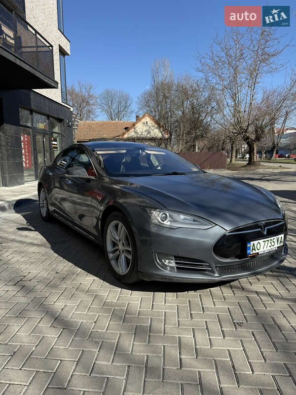 Лифтбек Tesla Model S 2013 в Ужгороде