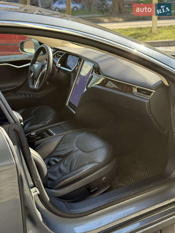 Лифтбек Tesla Model S 2013 в Ужгороде