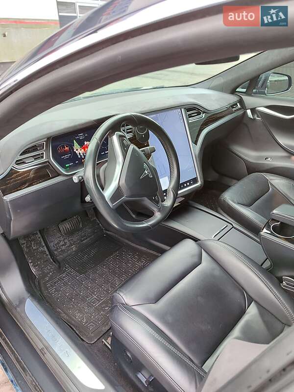 Ліфтбек Tesla Model S 2016 в Сарнах