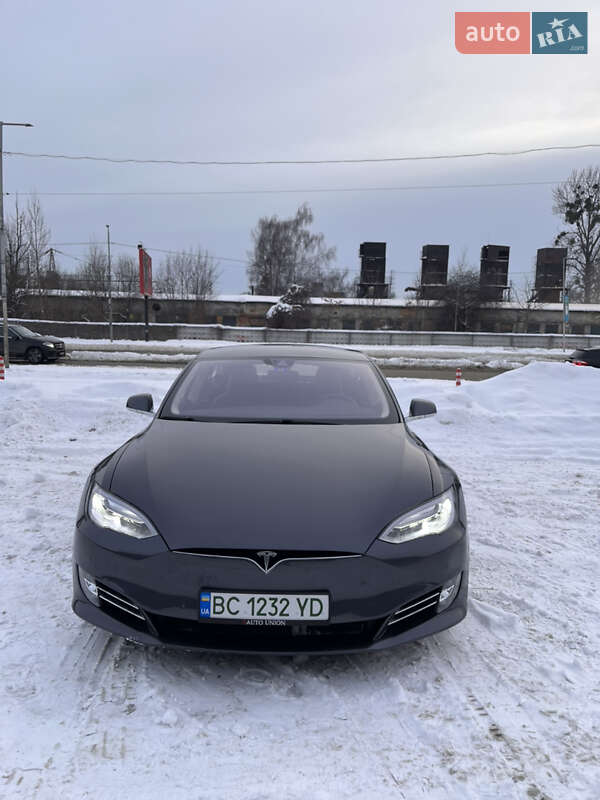 Лифтбек Tesla Model S 2016 в Львове