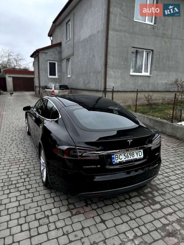 Ліфтбек Tesla Model S 2015 в Львові