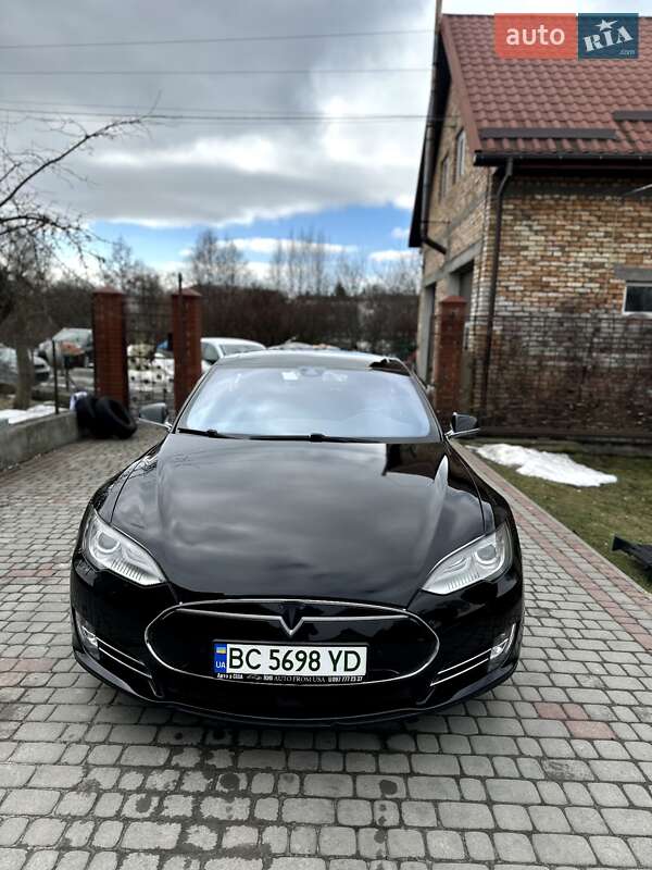 Ліфтбек Tesla Model S 2015 в Львові