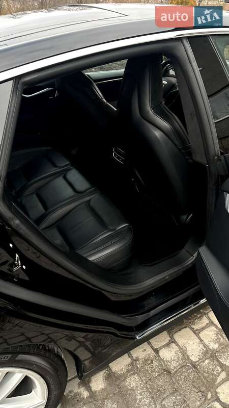 Ліфтбек Tesla Model S 2015 в Львові