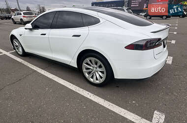 Лифтбек Tesla Model S 2015 в Киеве