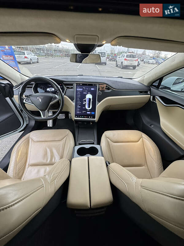 Tesla Model S 2015