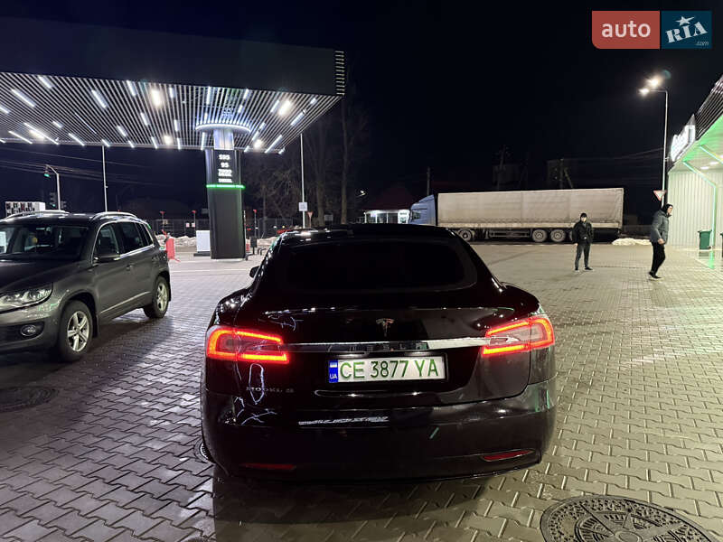 Ліфтбек Tesla Model S 2016 в Чернівцях