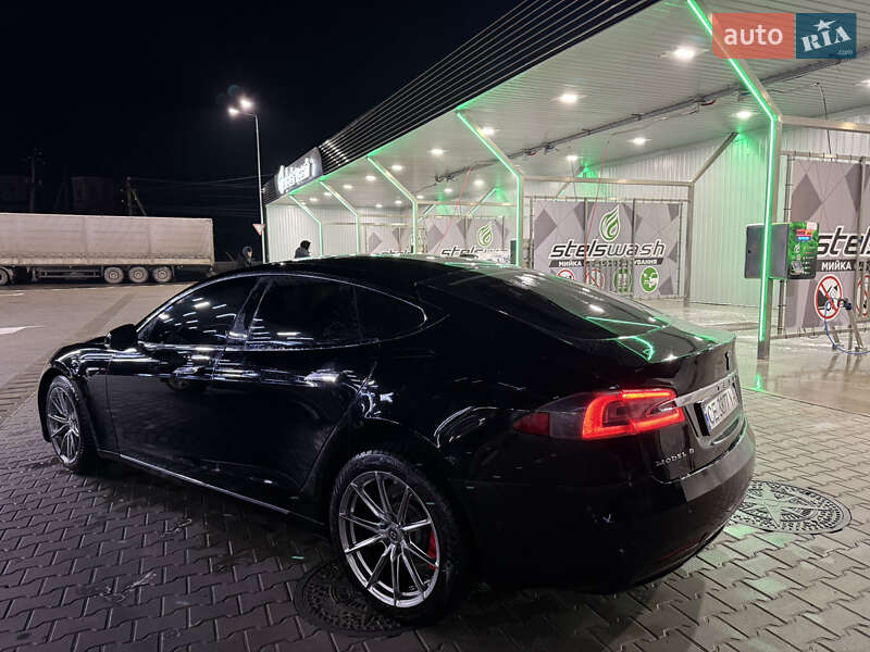 Ліфтбек Tesla Model S 2016 в Чернівцях