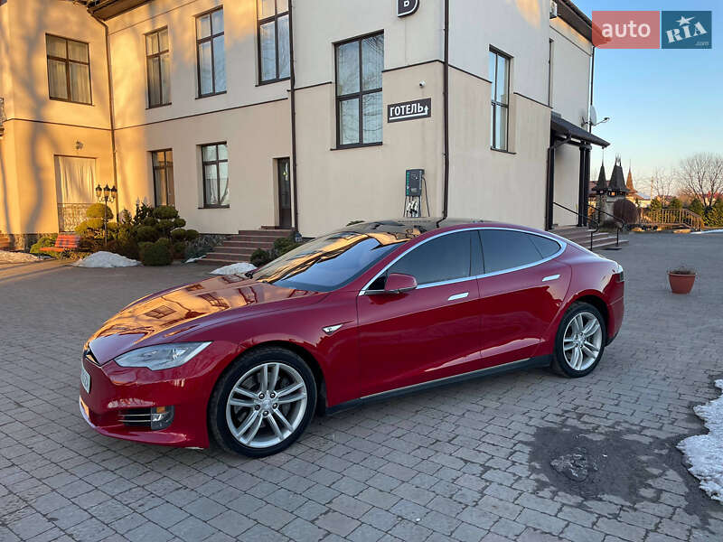 Лифтбек Tesla Model S 2015 в Стрые