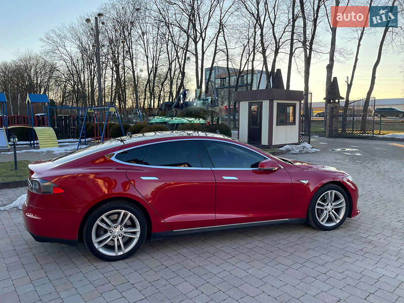 Лифтбек Tesla Model S 2015 в Стрые