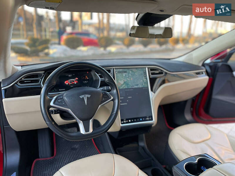 Лифтбек Tesla Model S 2015 в Стрые