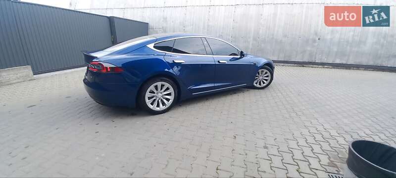 Ліфтбек Tesla Model S 2017 в Косові