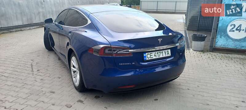 Ліфтбек Tesla Model S 2017 в Косові