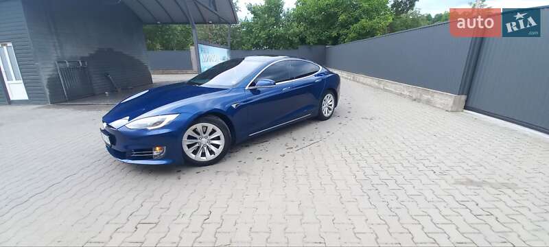 Ліфтбек Tesla Model S 2017 в Косові