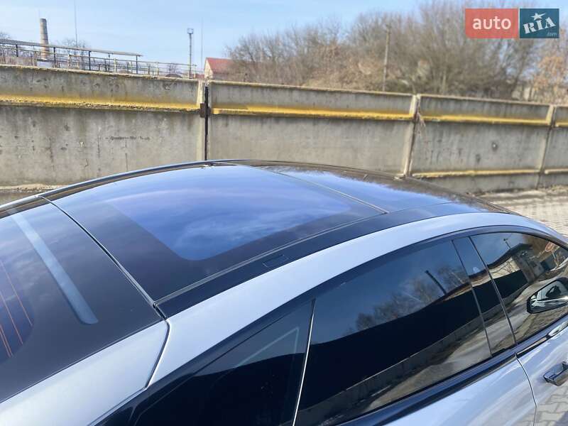 Ліфтбек Tesla Model S 2016 в Луцьку