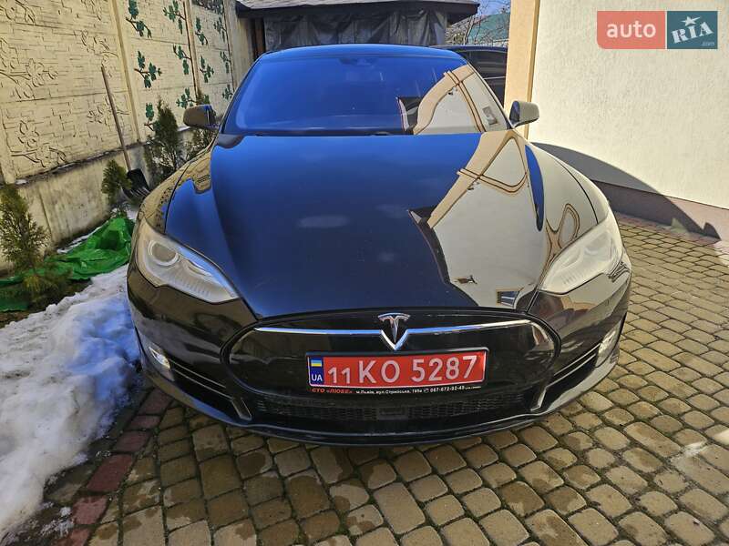 Ліфтбек Tesla Model S 2014 в Львові