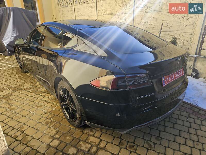 Ліфтбек Tesla Model S 2014 в Львові