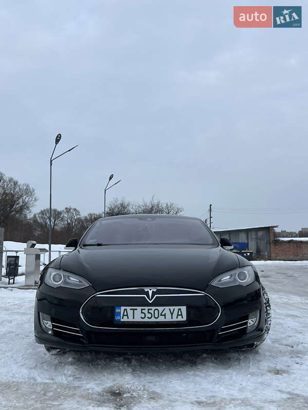 Ліфтбек Tesla Model S 2015 в Івано-Франківську