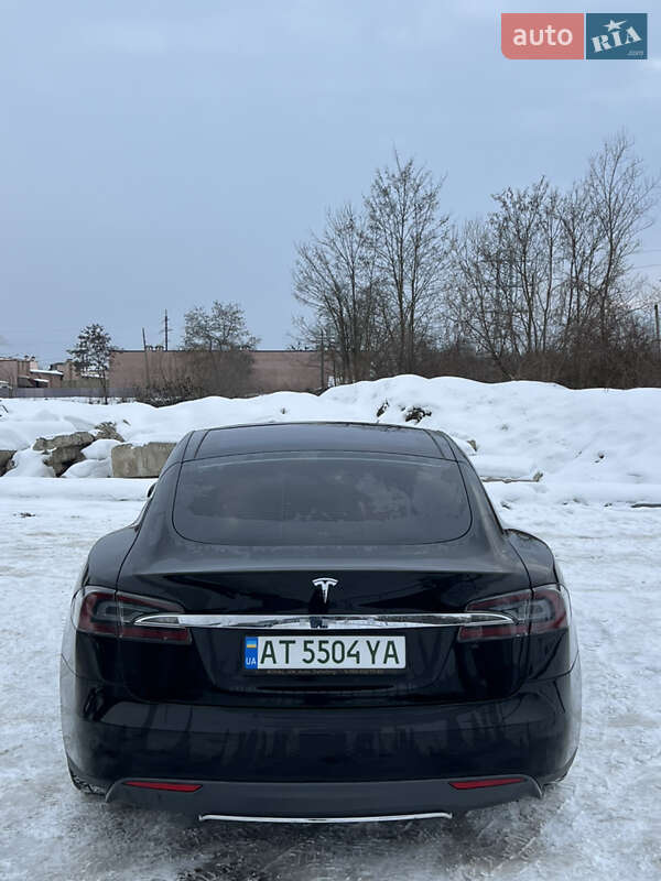 Ліфтбек Tesla Model S 2015 в Івано-Франківську