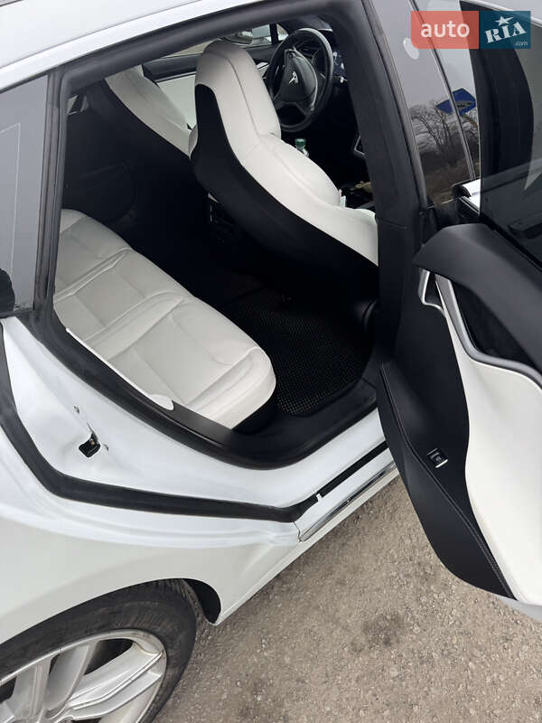Лифтбек Tesla Model S 2019 в Ивано-Франковске