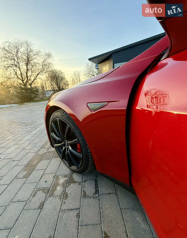 Ліфтбек Tesla Model S 2014 в Львові