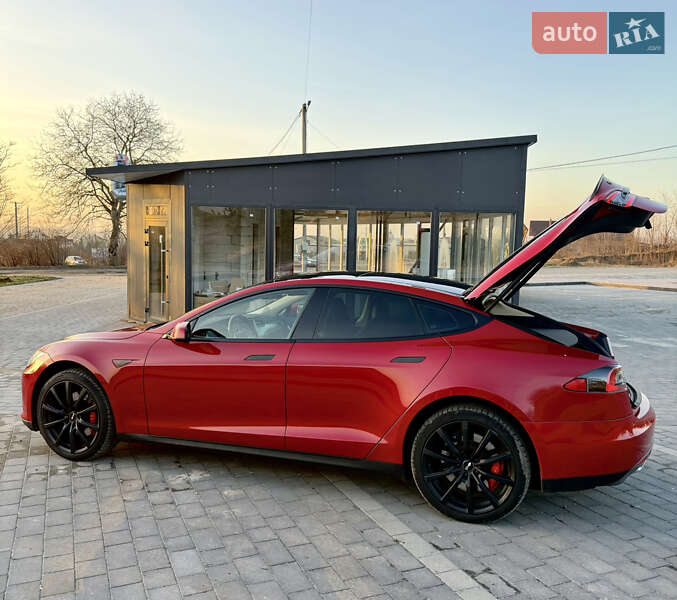 Ліфтбек Tesla Model S 2014 в Львові