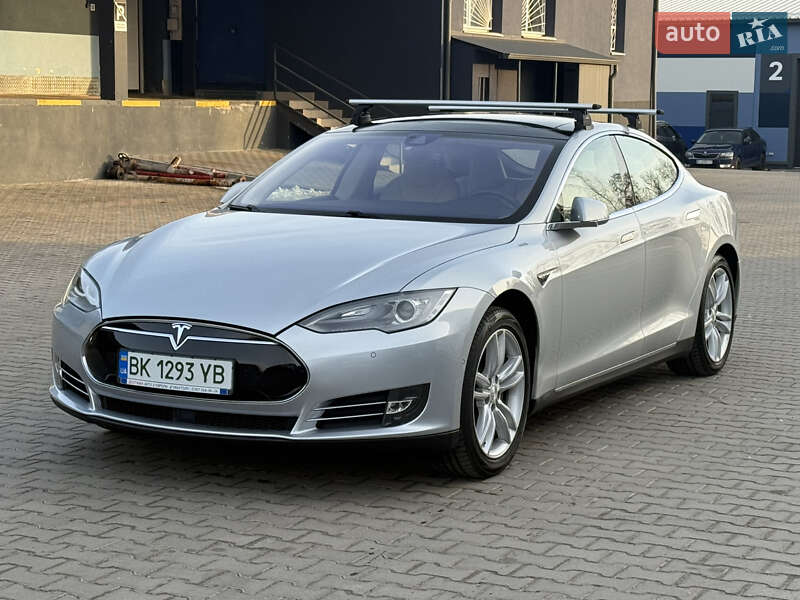 Лифтбек Tesla Model S 2014 в Ровно