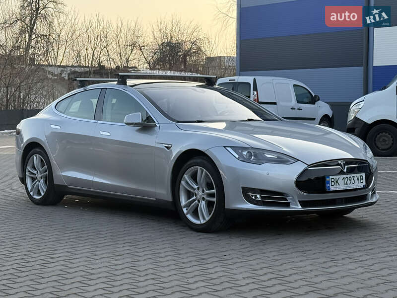 Tesla Model S 2014