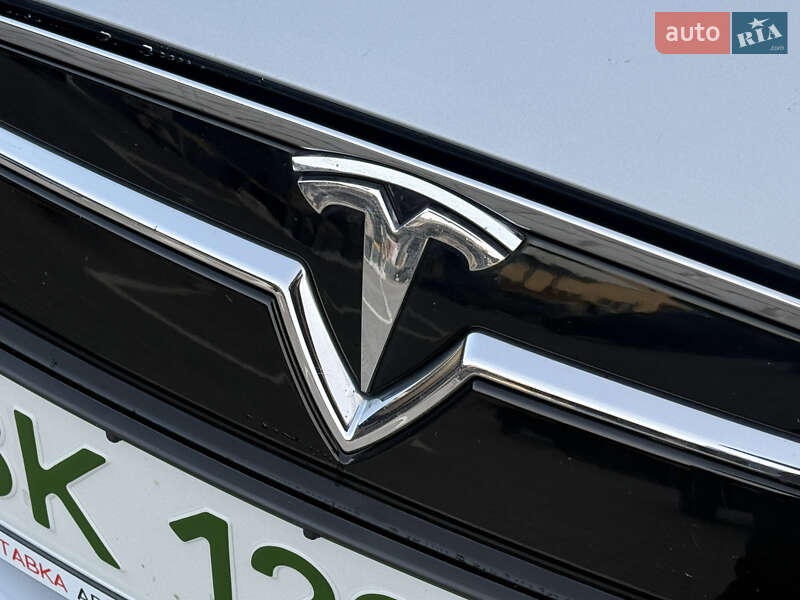 Лифтбек Tesla Model S 2014 в Ровно