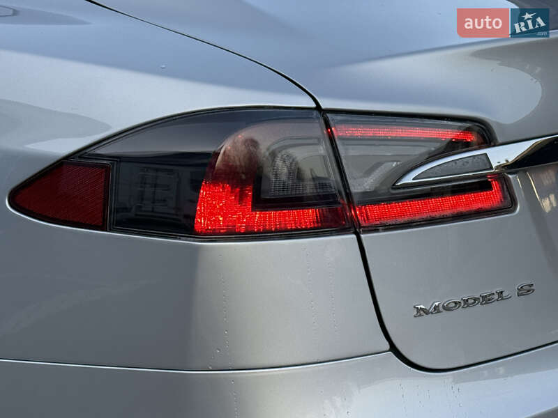 Лифтбек Tesla Model S 2014 в Ровно