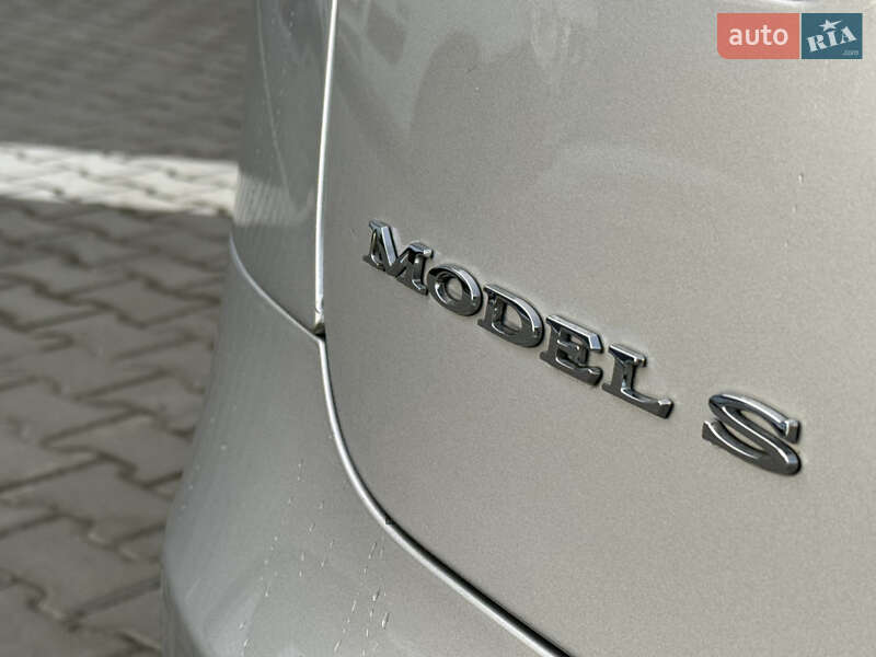 Лифтбек Tesla Model S 2014 в Ровно