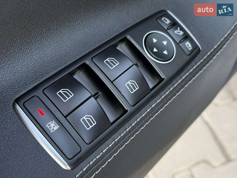 Лифтбек Tesla Model S 2014 в Ровно