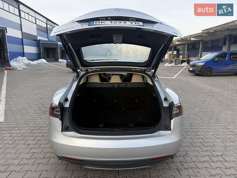 Лифтбек Tesla Model S 2014 в Ровно