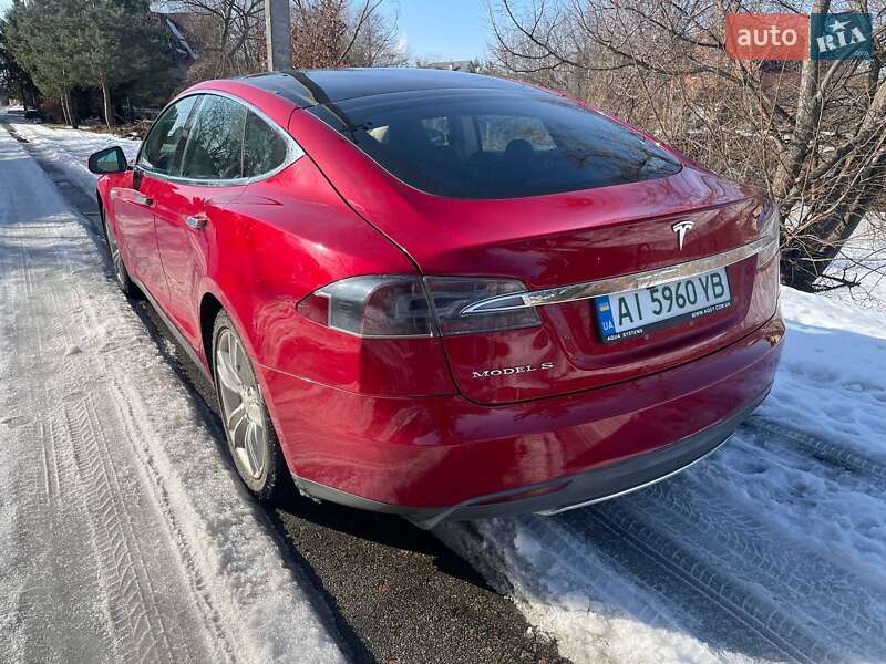 Ліфтбек Tesla Model S 2014 в Києві