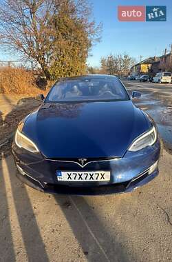 Лифтбек Tesla Model S 2016 в Львове