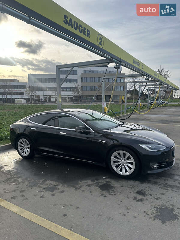 Лифтбек Tesla Model S 2018 в Львове