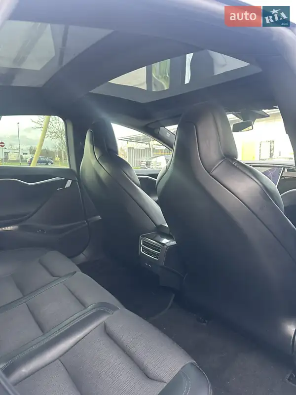 Tesla Model S 2018 VIN 5YJSA7E22JF235382 фото оголошення 12 з 28