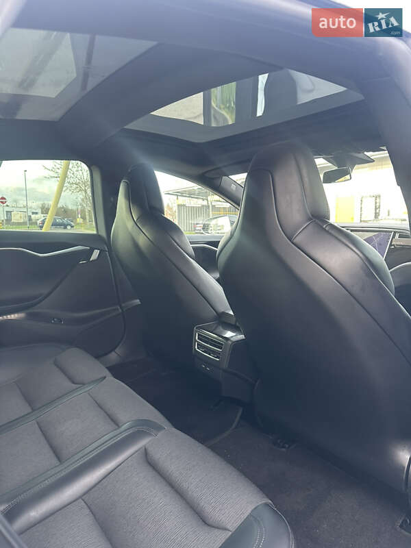 Лифтбек Tesla Model S 2018 в Львове