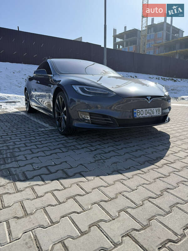 Tesla Model S 2019