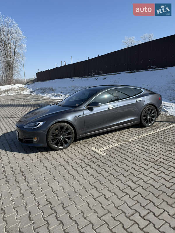 Ліфтбек Tesla Model S 2019 в Тернополі