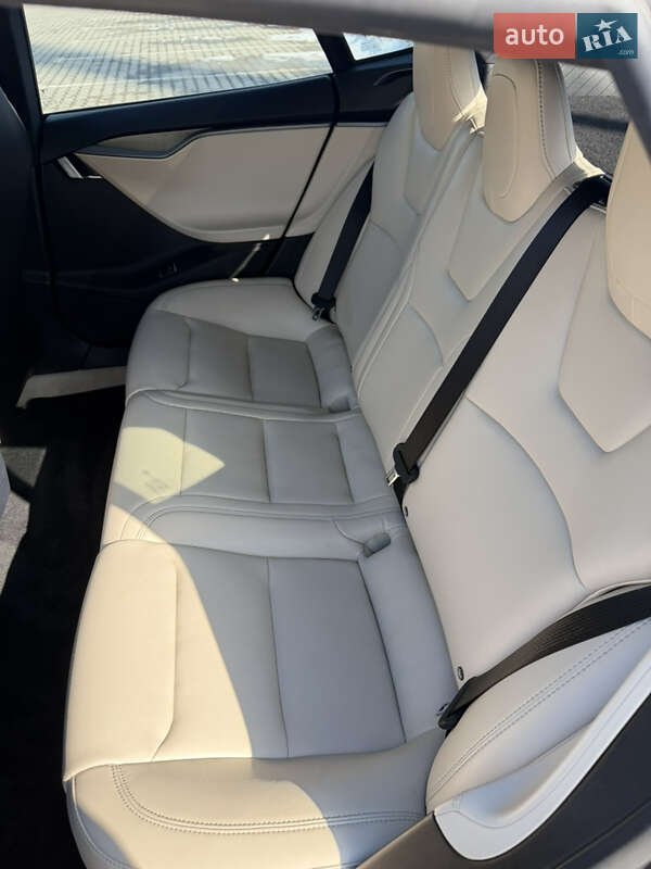 Ліфтбек Tesla Model S 2019 в Тернополі