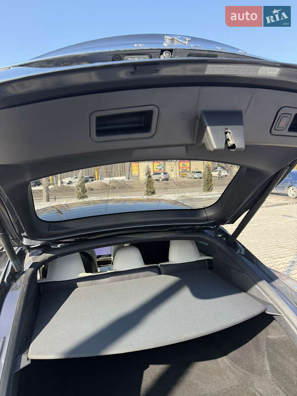 Ліфтбек Tesla Model S 2019 в Тернополі