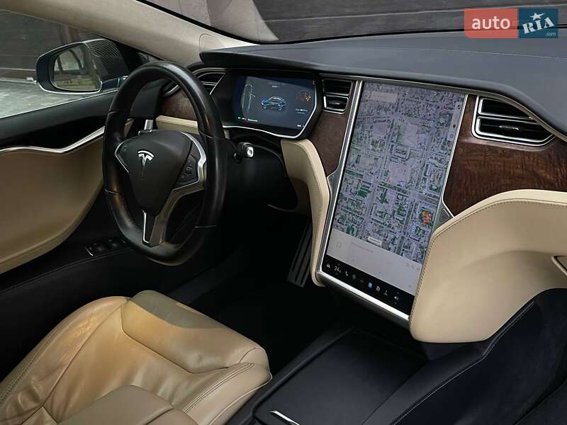 Лифтбек Tesla Model S 2017 в Николаеве фото 27 Лифтбек Tesla Model S 2017 в Николаеве