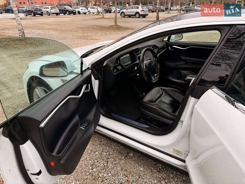 Ліфтбек Tesla Model S 2015 в Миколаєві