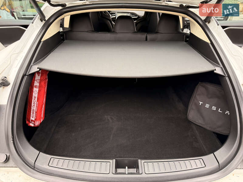 Ліфтбек Tesla Model S 2015 в Миколаєві