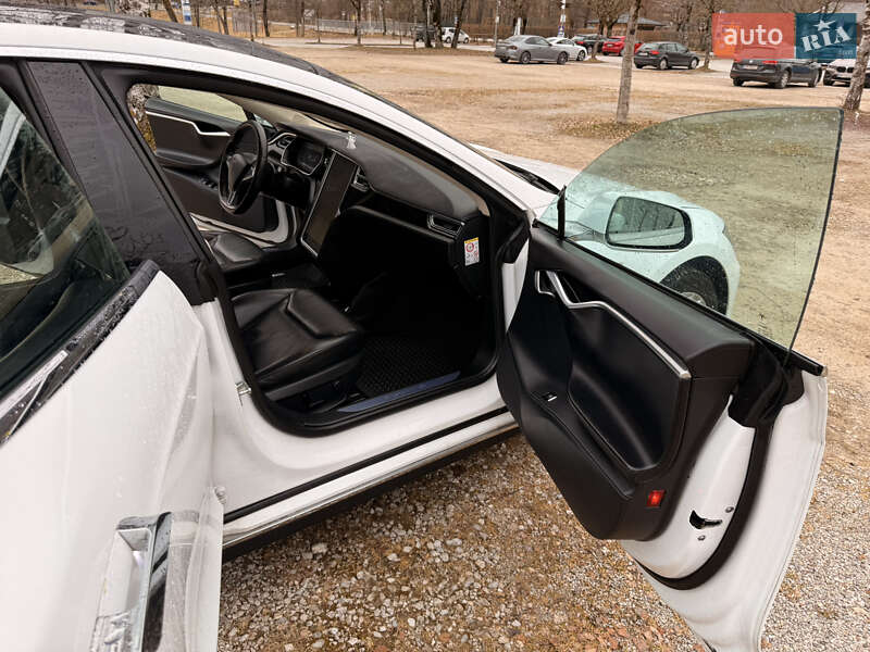 Ліфтбек Tesla Model S 2015 в Миколаєві