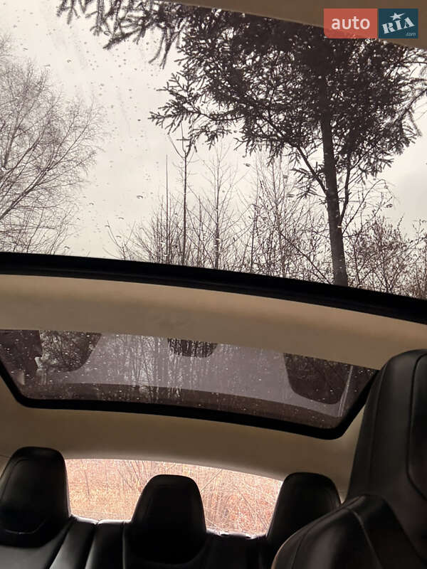 Ліфтбек Tesla Model S 2015 в Миколаєві