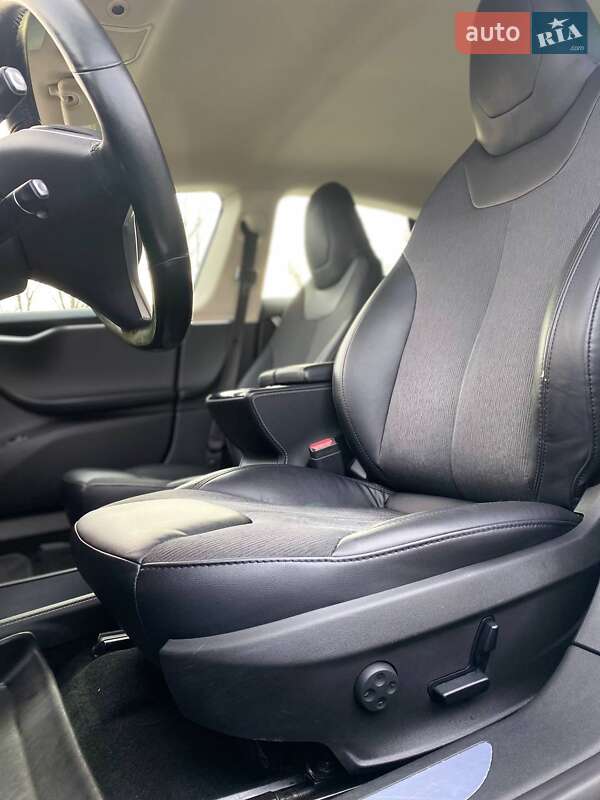 Ліфтбек Tesla Model S 2015 в Києві