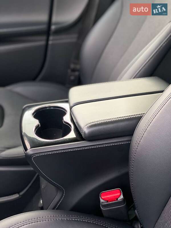 Ліфтбек Tesla Model S 2015 в Києві