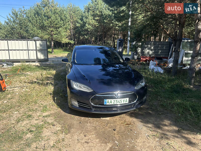 Tesla Model S 2014