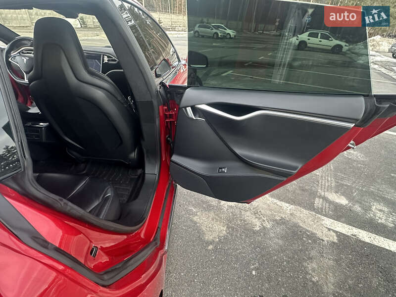 Ліфтбек Tesla Model S 2016 в Києві